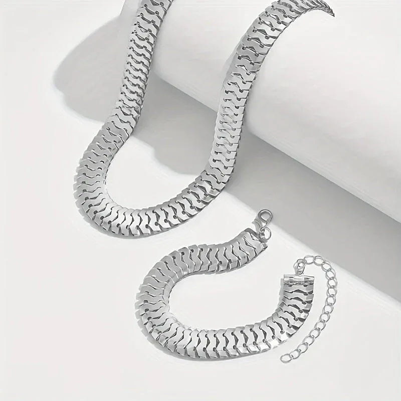 Spring & Summer Necklace Set – Polished Metal Finish