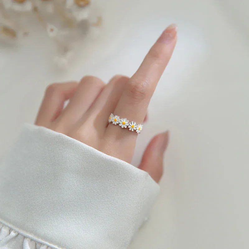 MAISY™ – Blooming Daisy Ring