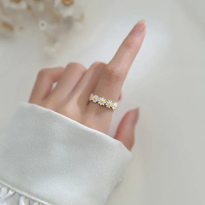 MAISY™ – Blooming Daisy Ring